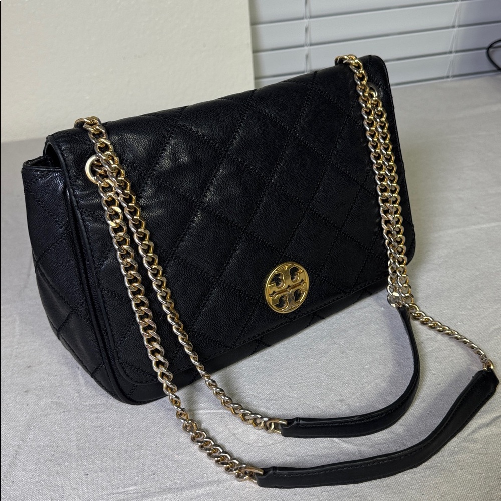 Tory Burch Willa in Volcanic Stone Black Quilted Chain Shoulder Bag.